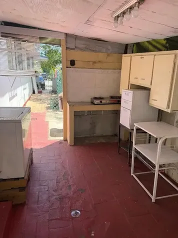 41 E 20th Street Hialeah FL 33010