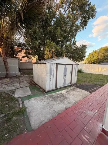 41 E 20th Street Hialeah FL 33010