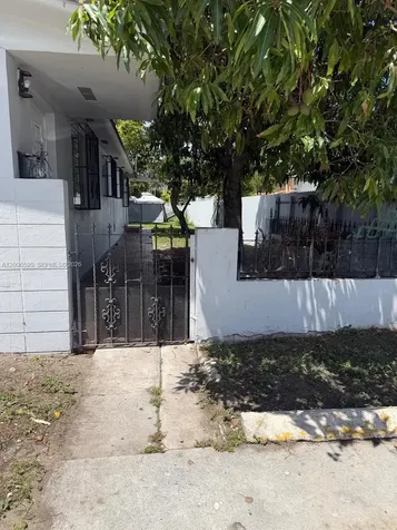 41 E 20th Street Hialeah FL 33010