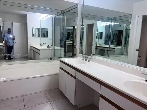3600 Mystic Pointe Drive Aventura FL 33180