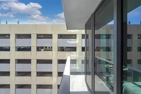 121 NE 5th Street Miami FL 33132