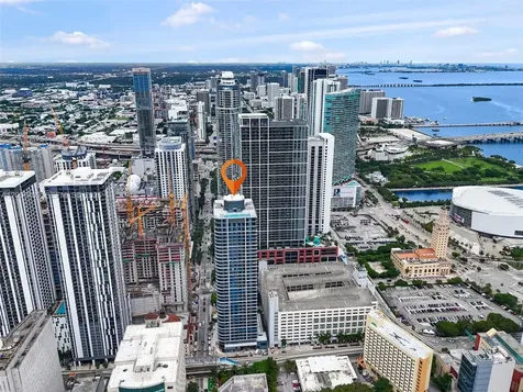 121 NE 5th Street Miami FL 33132