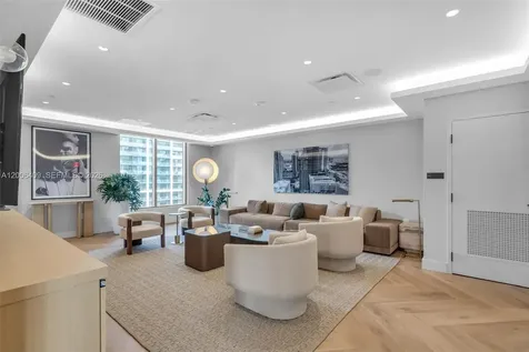 121 NE 5th Street Miami FL 33132