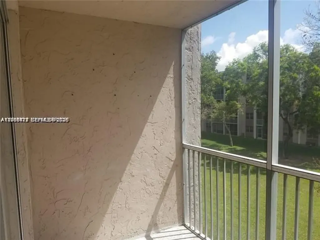 1075 Riverside Drive Coral Springs FL 33071