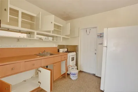 2100 NW 24th Street Miami FL 33142