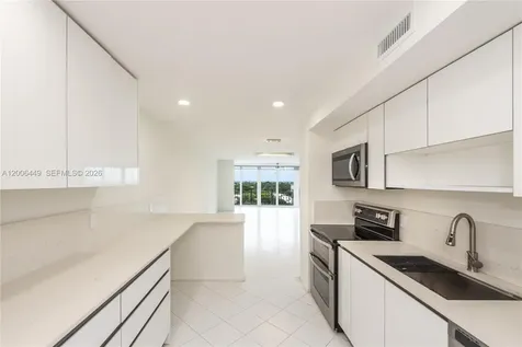 600 Grapetree Drive Key Biscayne FL 33149