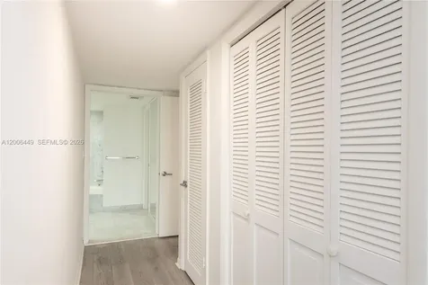 600 Grapetree Drive Key Biscayne FL 33149