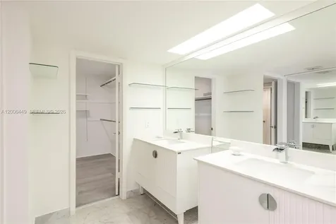 600 Grapetree Drive Key Biscayne FL 33149