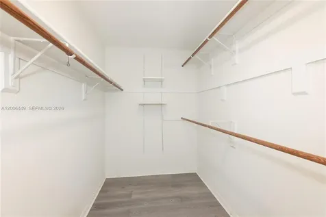 600 Grapetree Drive Key Biscayne FL 33149