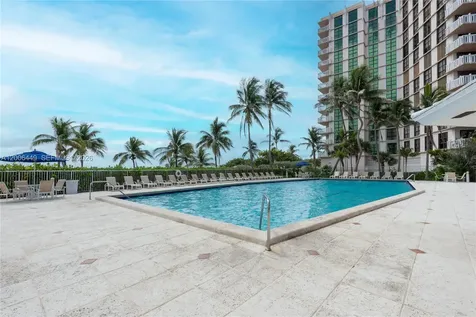 600 Grapetree Drive Key Biscayne FL 33149