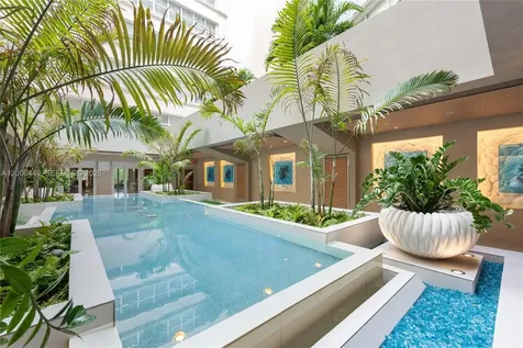 600 Grapetree Drive Key Biscayne FL 33149