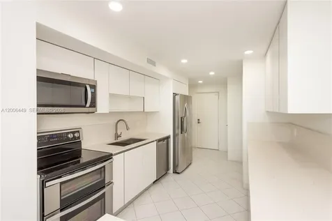 600 Grapetree Drive Key Biscayne FL 33149