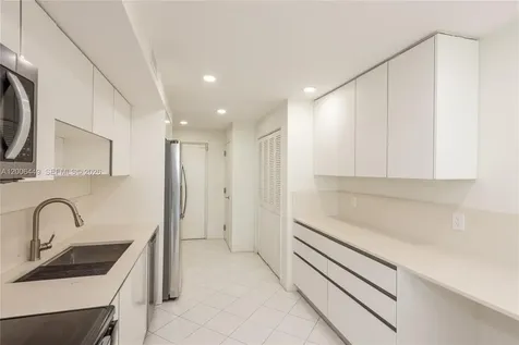 600 Grapetree Drive Key Biscayne FL 33149