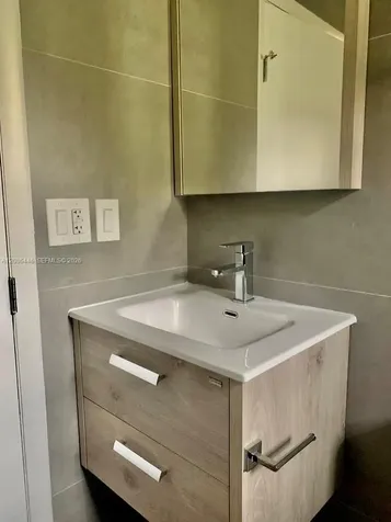 826 7th Street Miami Beach FL 33139