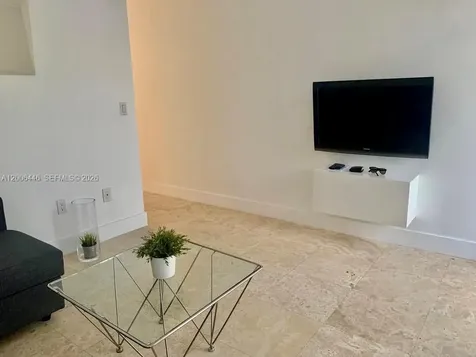 826 7th Street Miami Beach FL 33139