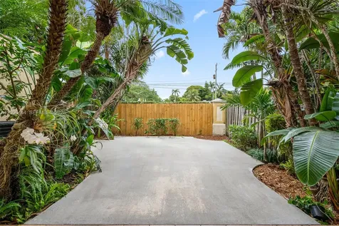 627 E Mowry Court Homestead FL 33030