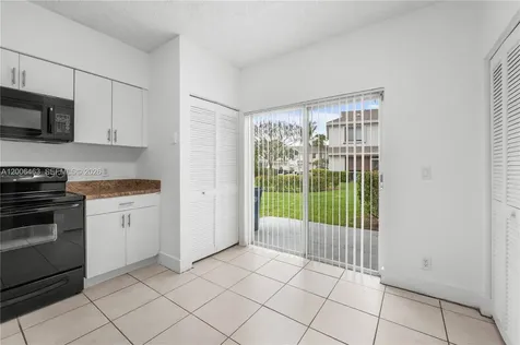 40 Simonton Circle Weston FL 33326