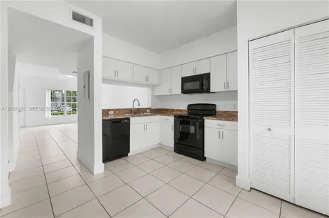 40 Simonton Circle Weston FL 33326