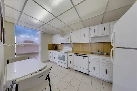 600 NE 36th Street Miami FL 33137