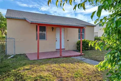 562 W 4th Street Riviera Beach FL 33404
