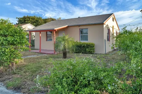 562 W 4th Street Riviera Beach FL 33404