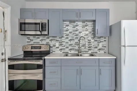 562 W 4th Street Riviera Beach FL 33404