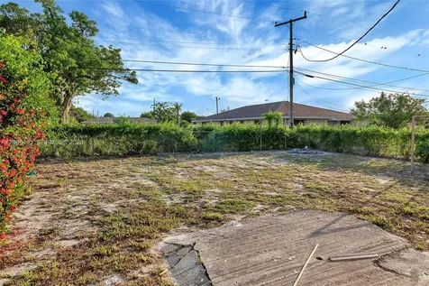 562 W 4th Street Riviera Beach FL 33404