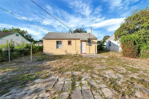 562 W 4th Street Riviera Beach FL 33404