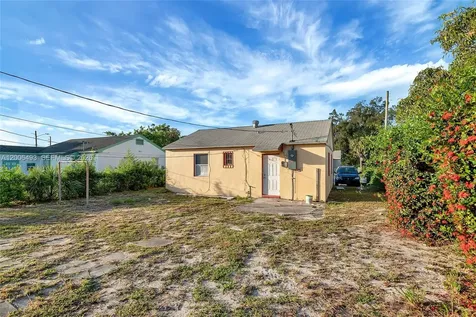 562 W 4th Street Riviera Beach FL 33404