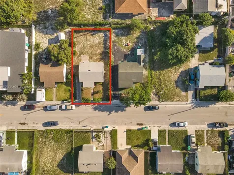 562 W 4th Street Riviera Beach FL 33404