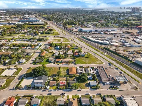 562 W 4th Street Riviera Beach FL 33404