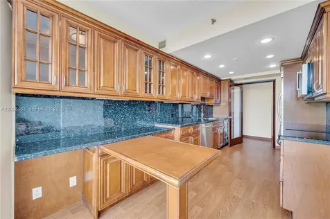 2800 Island Boulevard Aventura FL 33160
