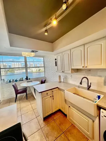 18041 Biscayne Boulevard Aventura FL 33160