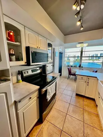 18041 Biscayne Boulevard Aventura FL 33160