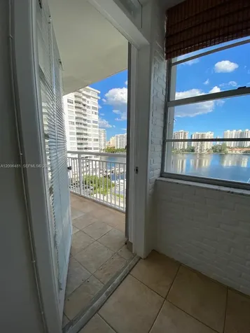 18041 Biscayne Boulevard Aventura FL 33160