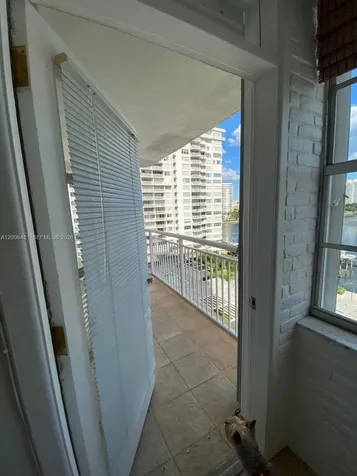 18041 Biscayne Boulevard Aventura FL 33160