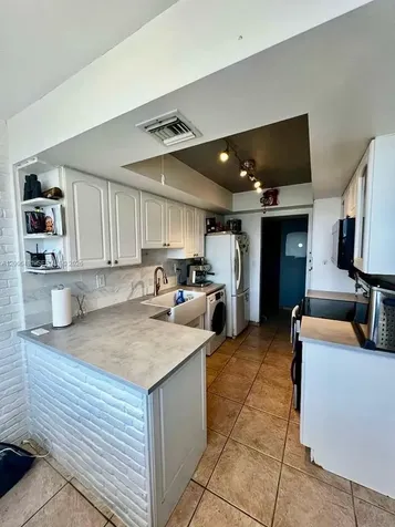 18041 Biscayne Boulevard Aventura FL 33160