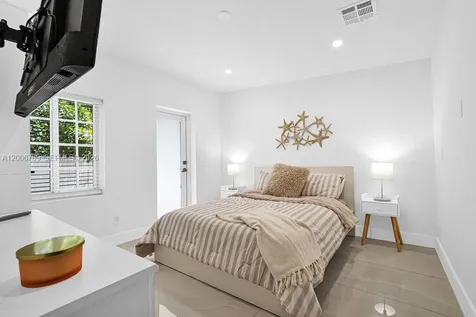 570 NW 48th Street Miami FL 33127