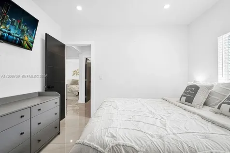 570 NW 48th Street Miami FL 33127