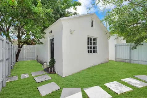 570 NW 48th Street Miami FL 33127