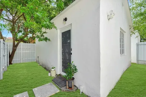 570 NW 48th Street Miami FL 33127
