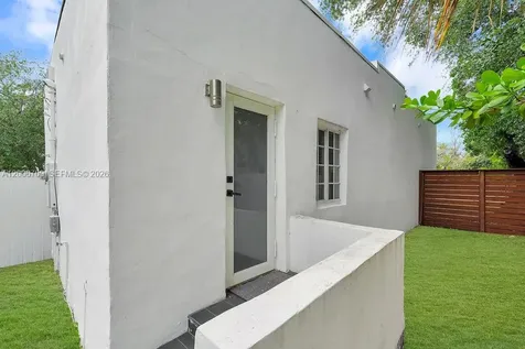 570 NW 48th Street Miami FL 33127