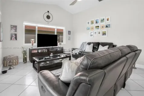 20071 NW 5th Street Pembroke Pines FL 33029