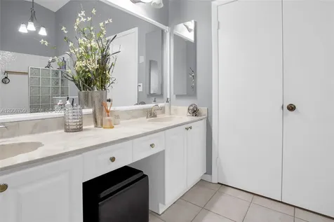 20071 NW 5th Street Pembroke Pines FL 33029