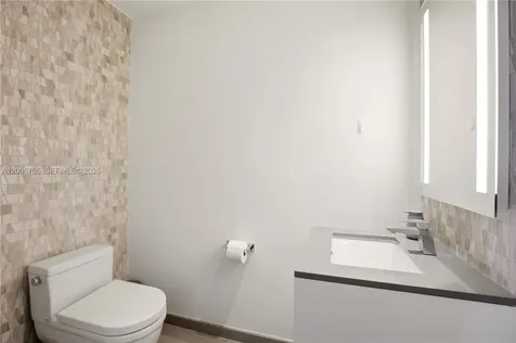 68 SE 6th Street Miami FL 33131