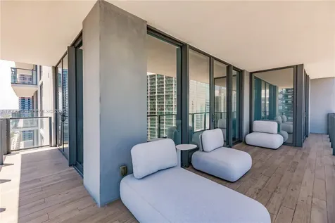 68 SE 6th Street Miami FL 33131