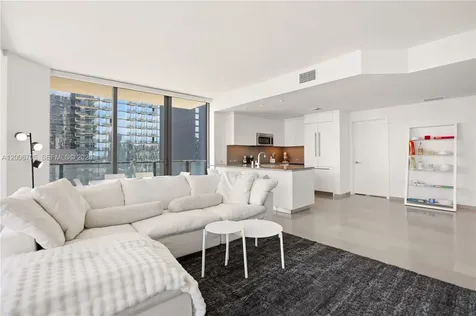 68 SE 6th Street Miami FL 33131