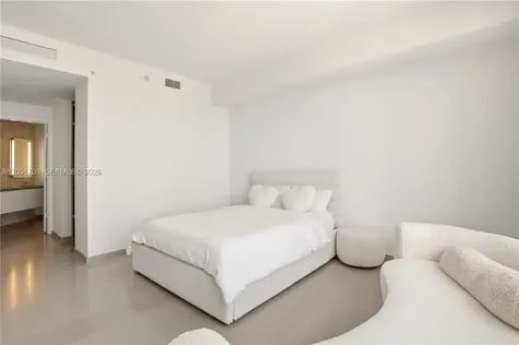68 SE 6th Street Miami FL 33131