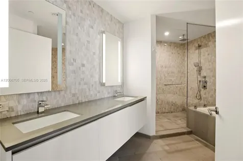 68 SE 6th Street Miami FL 33131