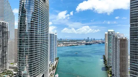 77 SE 5 Miami FL 33131